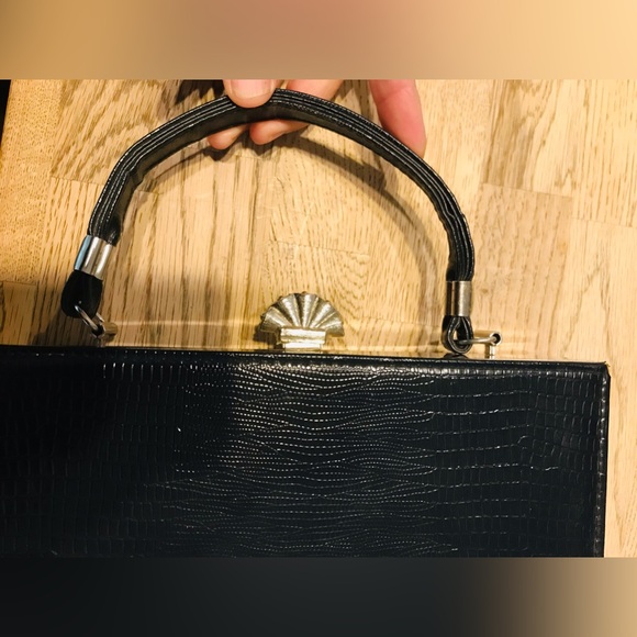 Vintage Little Black Bag with silver hardware & Shell clasp.  Made in USA - Picture 12 of 16
